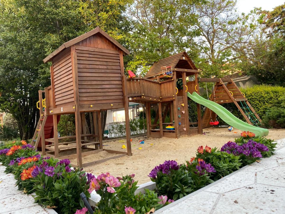 Friends Family Hotel لوزينيتس المظهر الخارجي الصورة